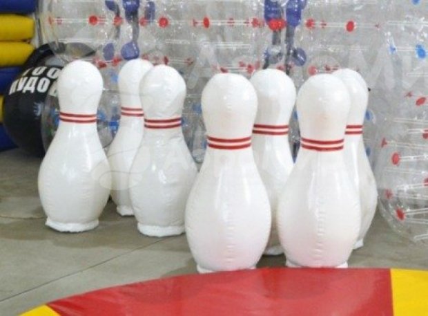 Надувные кегли с мячом Надувные кегли с мячом