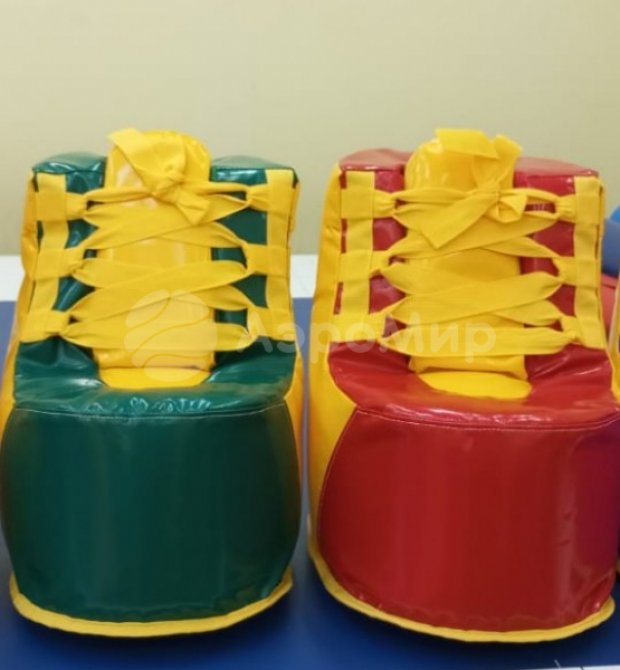 Гигантские кеды Гигантские кеды