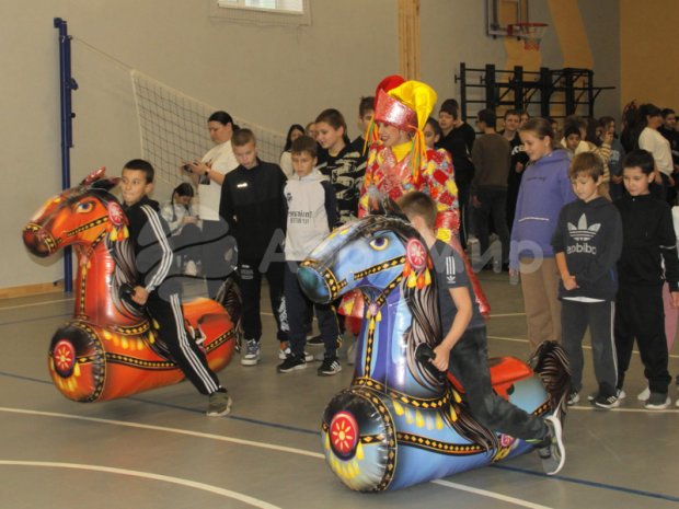 Лошадиные скачки Лошадиные скачки