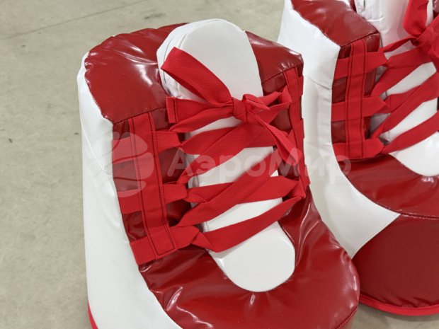 Гигантские кеды Гигантские кеды