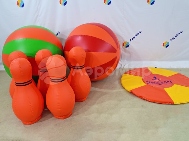 Надувные кегли с мячом Надувные кегли с мячом