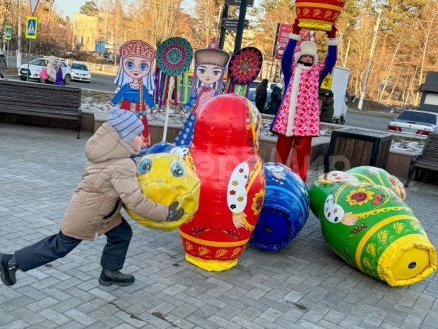 Большие кегли с мячом Большие кегли с мячом