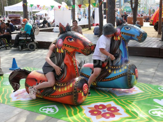 Лошадиные скачки Лошадиные скачки