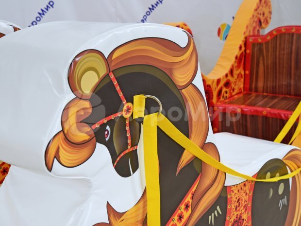 Фотозона Сани с лошадками Фотозона Сани с лошадками