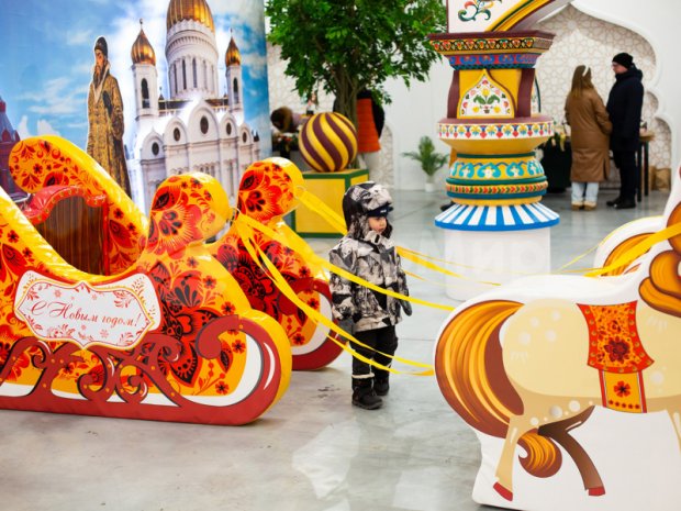 Фотозона Сани с лошадками Фотозона Сани с лошадками