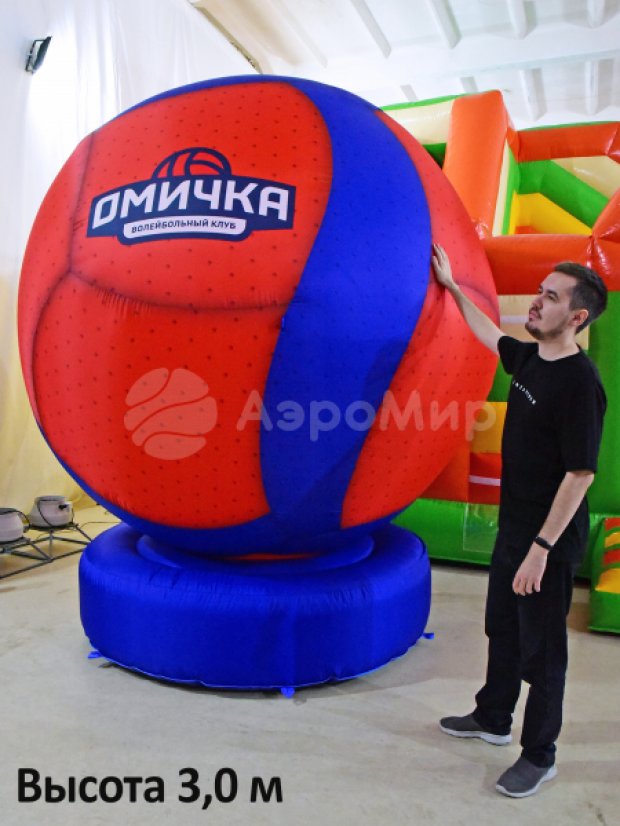 Футбольный мяч на опоре Футбольный мяч на опоре