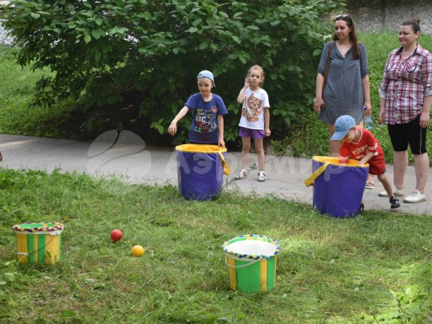 Забег в ведрах Забег в ведрах