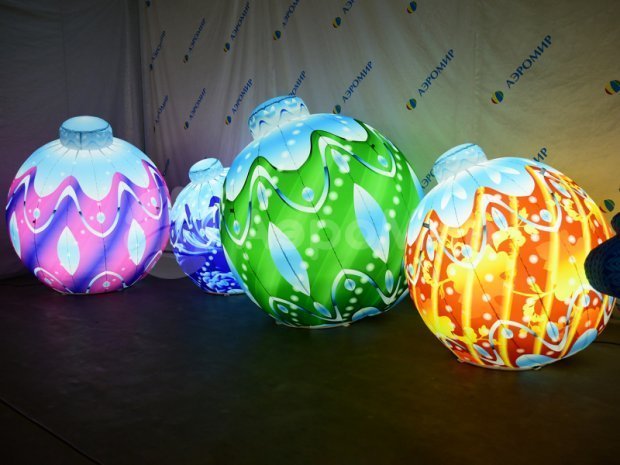 Ёлочный новогодний шар с подсветкой Ёлочный новогодний шар с подсветкой