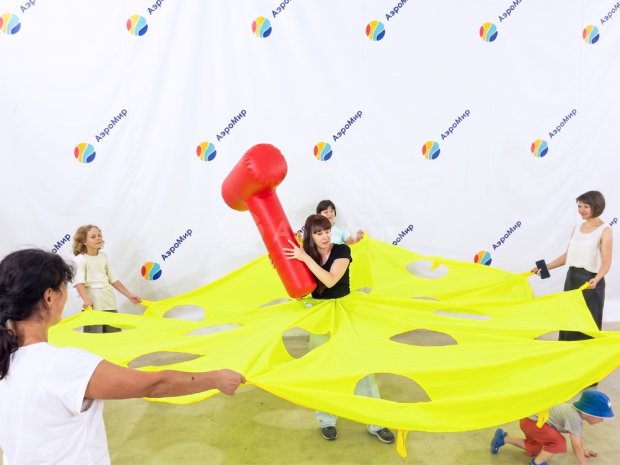 Игровой парашют с отверстиями Игровой парашют с отверстиями
