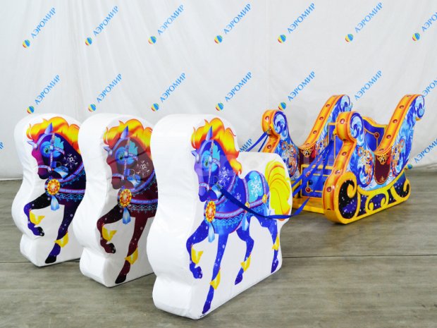 Фотозона Сани с лошадками Фотозона Сани с лошадками