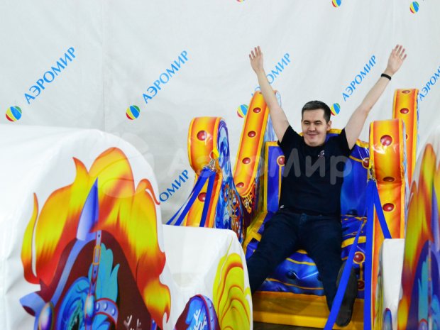 Фотозона Сани с лошадками Фотозона Сани с лошадками