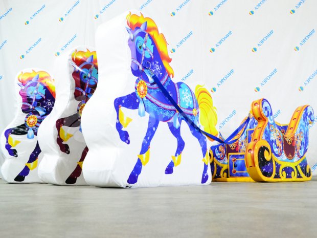 Фотозона Сани с лошадками Фотозона Сани с лошадками