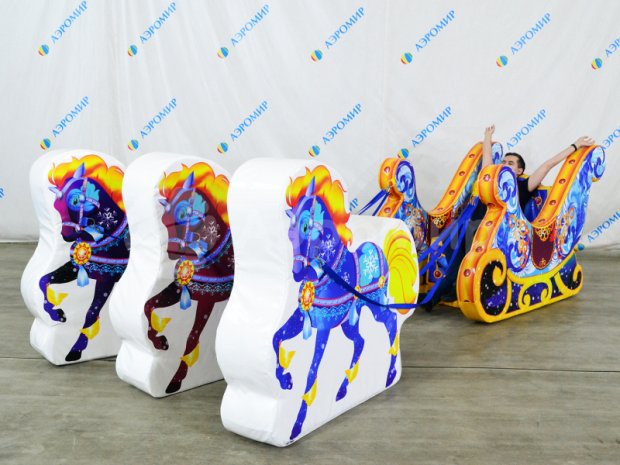 Фотозона Сани с лошадками Фотозона Сани с лошадками