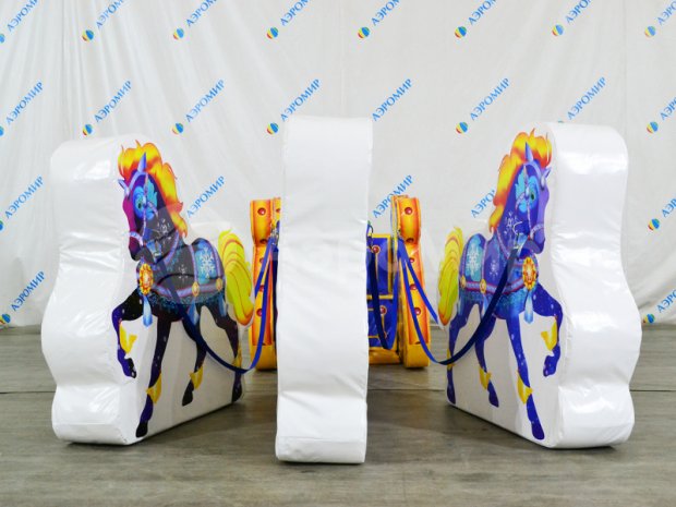 Фотозона Сани с лошадками Фотозона Сани с лошадками