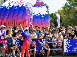 Преимущества использования надувных сцен