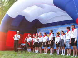 Сцена на День России