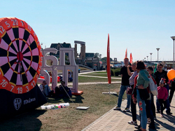 Уличные аттракционы