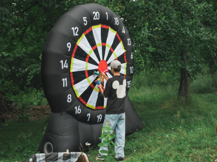 Надувной дартс на празднике в Амурском районе