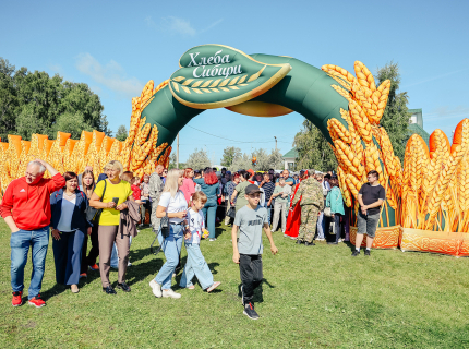 Индивидуальная надувная арка с колосьями Хлеба России.