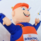 Уличный аэромен машущий рукой