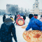 Командная забава — лови сковородкой