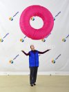 Пончик-подушка — яркий и легкий реквизит для шоу, игры и развлечений