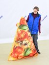 Треугольник-подушка — яркий и легкий реквизит для шоу, игры и развлечений