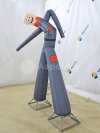 Фигура аэромена на двух ногах с логотипом