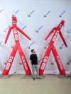 Фигура аэромена на двух ногах с логотипом
