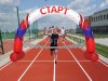 Круглая надувная арка на опорах с финишной лентой