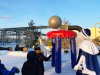 Большое баскетбольное кольцо с гигантским мячом