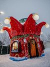 Колпак дом — новогодняя надувная конструкция с фотозоной внутри
