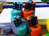 Гигантские цветные кеды дял забегов