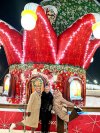 Колпак дом — новогодняя надувная конструкция с фотозоной внутри