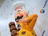 Повар-зазывала для рекламы кафе