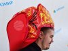 Гигантская шапка — реквизит для праздника и игр