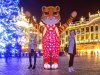 Тигр зазывала — новогодняя фигура с машущей лапой