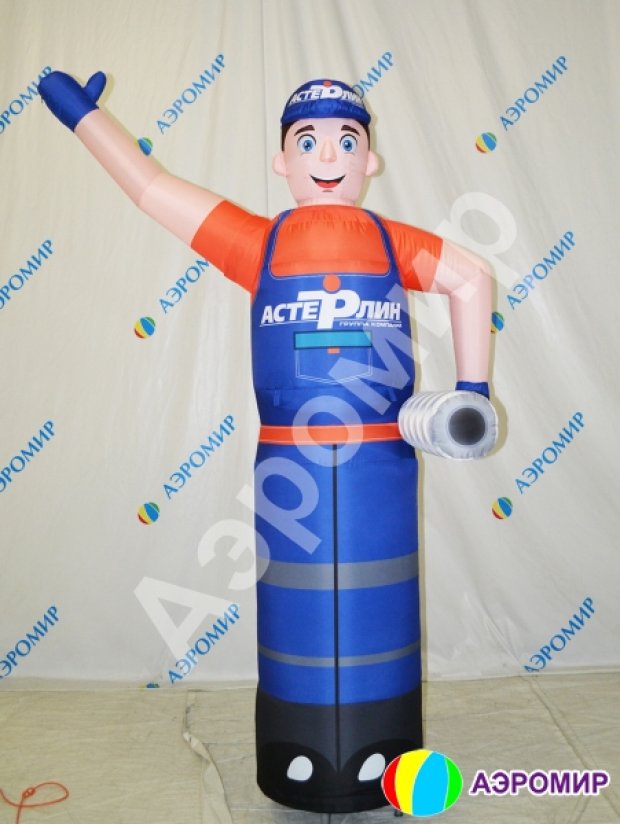 Аэромен машет рукой — средней