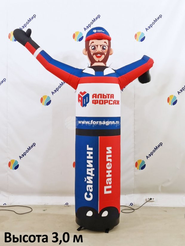 Зазывала машет рукой — средней