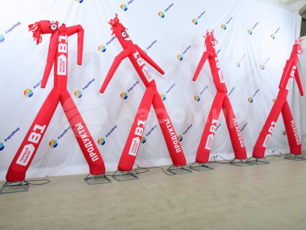 Аэромен на двух ногах — с логотипом