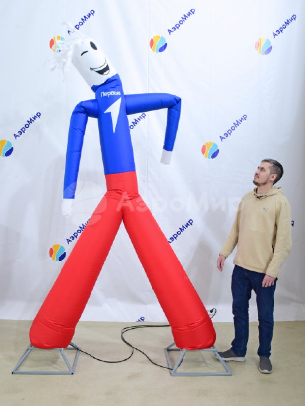 Аэромен на двух ногах — с логотипом