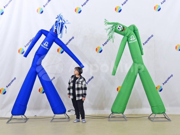 Аэромен на двух ногах — с логотипом