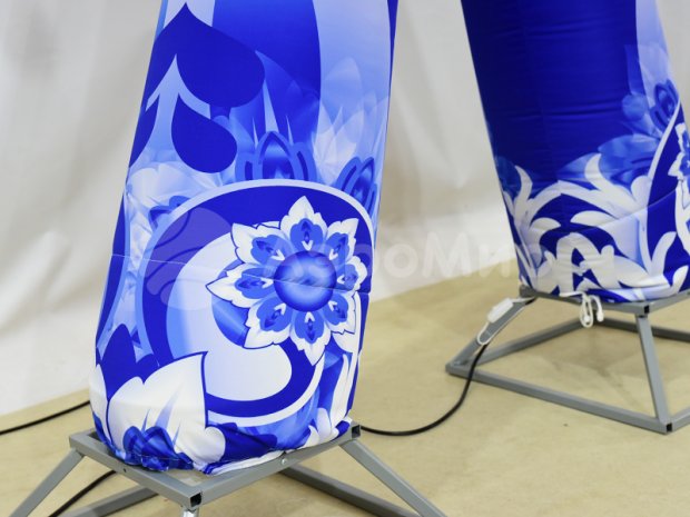 Аэромен на двух ногах — с логотипом