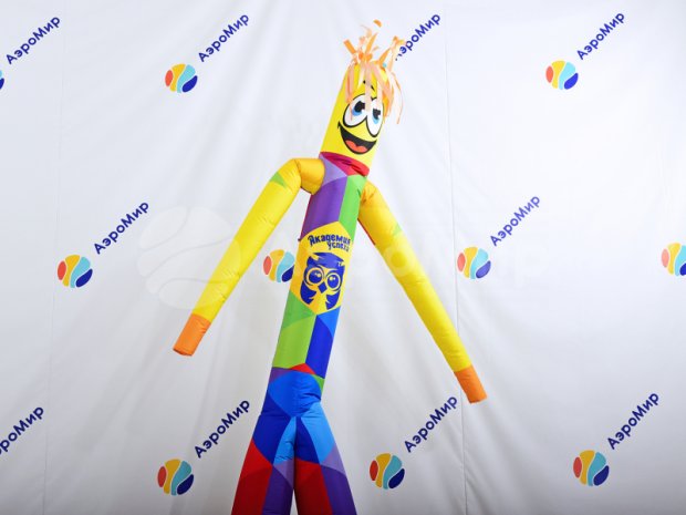 Аэромен на двух ногах — с логотипом