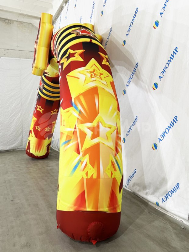 Круглая с декоративным элементом