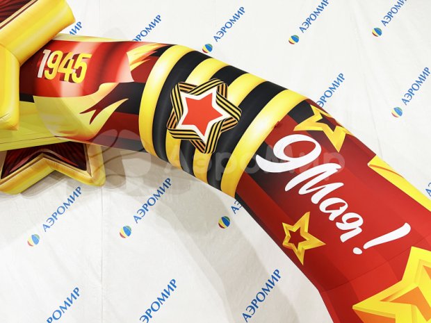 Круглая с декоративным элементом