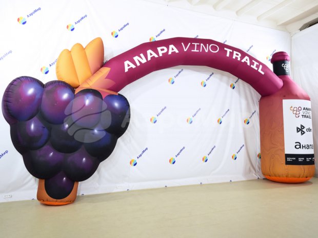 Круглая с декоративным элементом