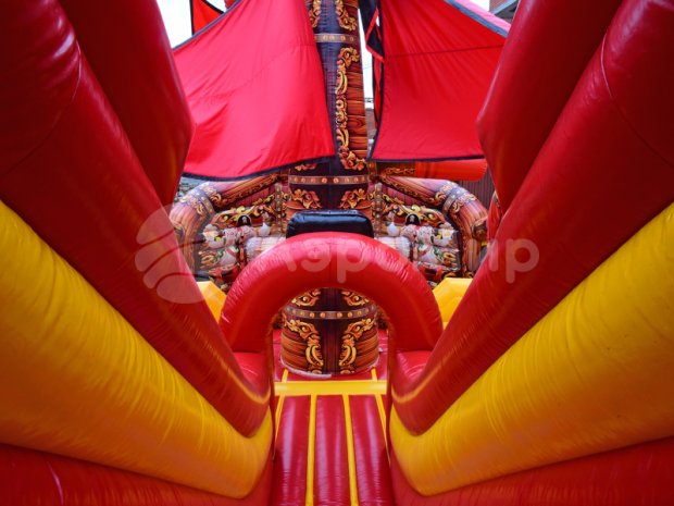 Пиратский корабль