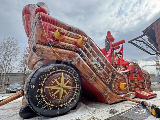 Пиратский корабль