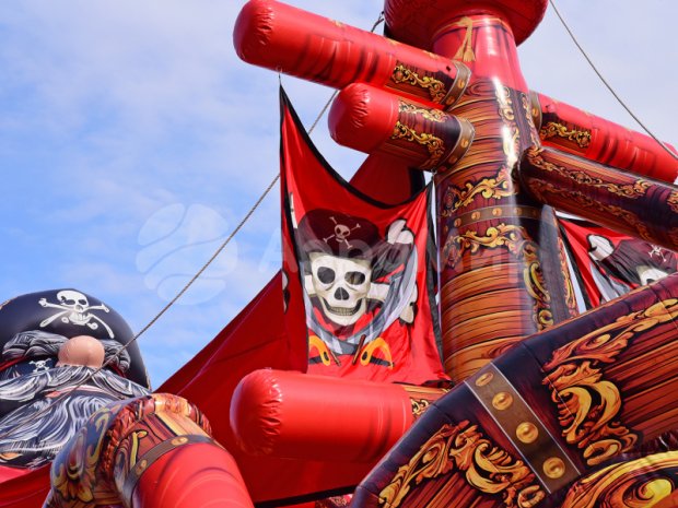 Пиратский корабль